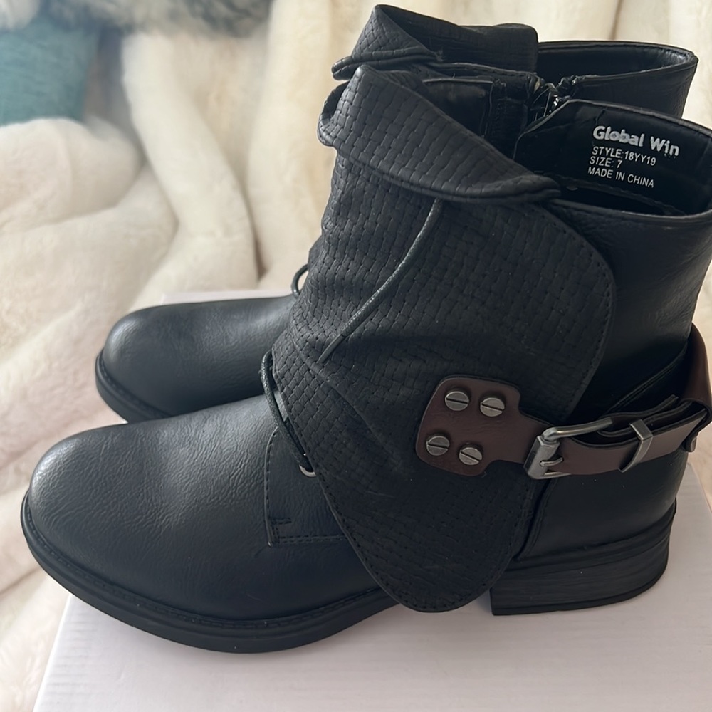 NWT Global Win Ankle Boots